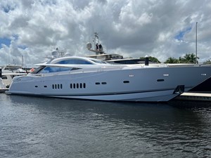 - 1 2_2007 108ft Sunseeker Predator