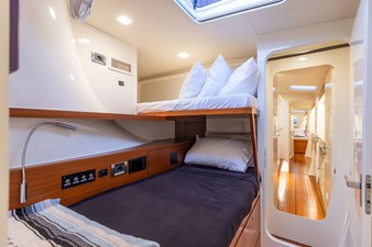 MOONWAVE 26 MOONWAVE, 2012 Gunboat 60: Fwd Port Cabin