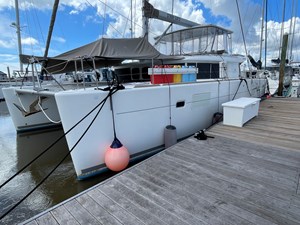 Stray Cats 3 Lagoon-450 F front left hull view dockside