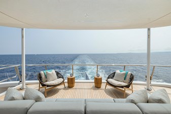 DREAM 31 Sun deck aft area
