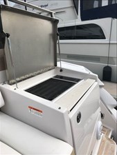 London's Bridge 15 43-2013-Four-Winns-V435-14