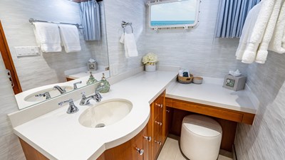 SILVER SEAS 24 Guest Ensuite
