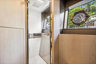 - 61 62_2021 85ft Ferretti Yachts 850