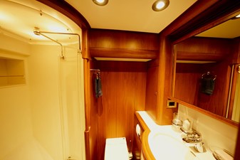 IKARON 15 Guest Bathroom