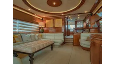 2004 Ferretti Yachts 810 9 