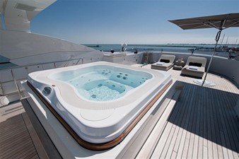 LATITUDE 10 Jacuzzi