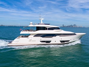 2015 Custom Line Navetta 28 0 