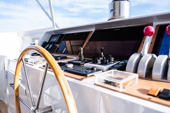 Fortuna 39 Flybridge Helm