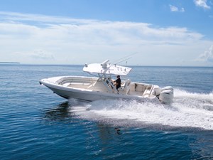 Intrepid 327 Center Console 5 32' Intrepid _ Drone-6