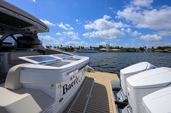 2024 Cruisers Yachts 50 GLS Outboard 33 