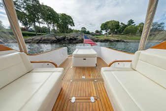 ELOISE 10 Cockpit Aft View
