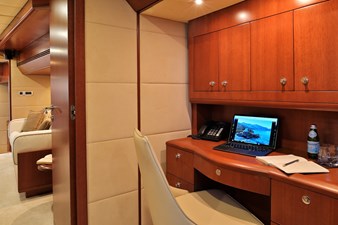 CLARITY 12 CLARITY desk main deck