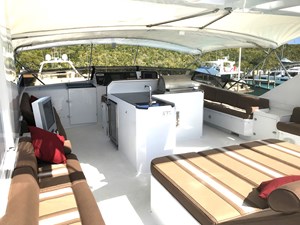 MON SHERI  62 Flybridge Sunlounge