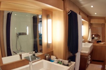 Melissa 42 115-2011-Sunseeker-34-Metre-Yacht-41