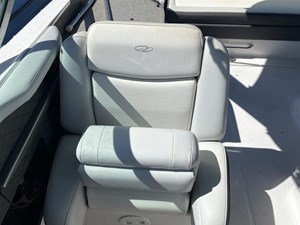 Regal 27' FASDeck 16 14-CAPT. SEAT