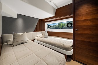 Princess S72 (S72515) 37 PS guest stateroom