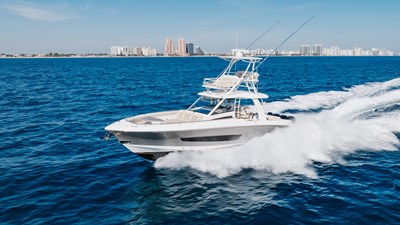 Boston Whaler 420 Outrage 17 