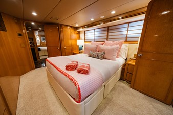 LONE STAR 28 Stbd Aft Queen