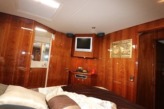 - 21 58-2004-Riviera-Enclosed-Flybridge-21