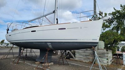 2010 Beneteau 40 37 