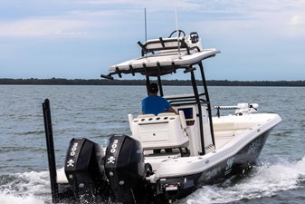 28' Caymas 281HB Center Console 3 