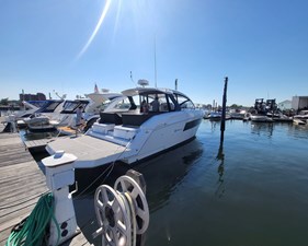 Cruisers Yachts 39 Express Coupe 5 5