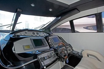 H 2 Group 4 75-1999-Sunseeker-Predator-04