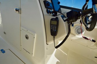 Boston Whaler 230 Vantage 21 21