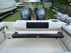 - 25 26_2021 24ft Robalo R247 Dual Console