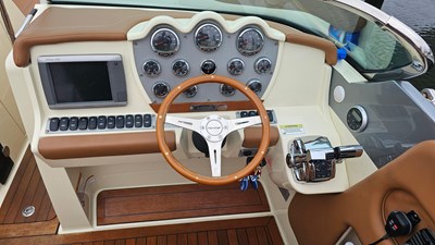 2013 Chris-Craft Launch 32 18 
