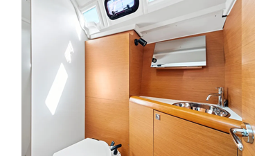 2014 Jeanneau Sun Odyssey 349 18 