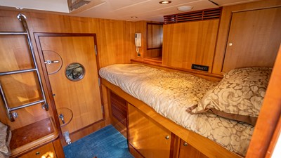 UNBRIDLED 42 DSC00535