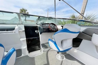 2008 Regal 2250 Cuddy 18 