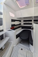 Cigarette 42 Auroris 32 