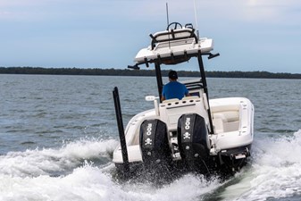 28' Caymas 281HB Center Console 4 