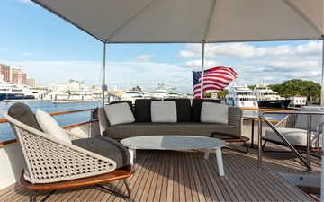 SOVEREIGN 42 Aft Sundeck Seating
