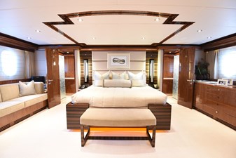 Mesmerize 24 2013 Hargrave 125 Raised Pilothouse