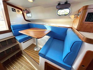 LUNA 30 LUNA, 2013 Hunt Yachts Harrier 36: Convertible Dinette