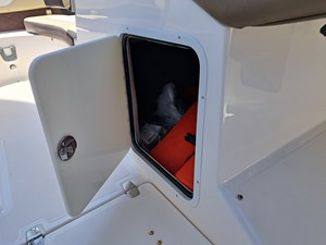 - 31 32_2014 27ft Regal 2700 Bowrider