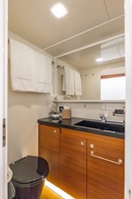 MOONWAVE 23 MOONWAVE, 2012 Gunboat 60: Guest Head