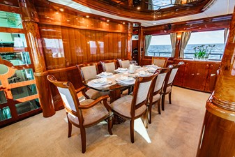 SOUTHERN BELLE 6 Dining Area to Port