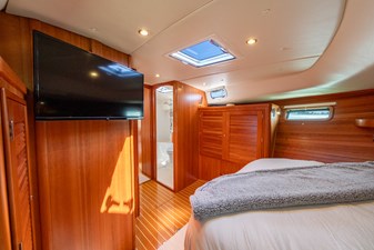 LOLA  21 Master Starboard View