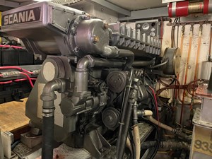 God Is Love 28 28_1989 65ft Custom La Conner Sky Lounge GOD IS LOVE