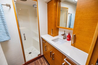 Farther & Sun 39 Master En-Suite Head