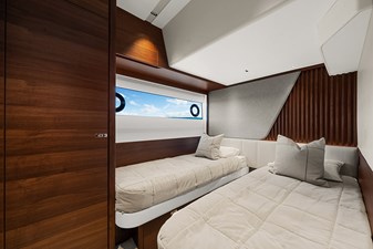 Princess S72 (S72515) 38 SB guest stateroom