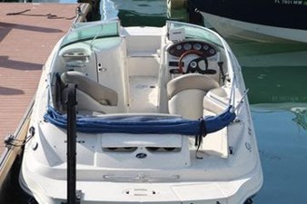 2004 Sea Ray 220 Sundeck 3 4