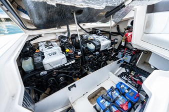 Irish Eyes III 21 35_searay_irish_eyes_engine_room_1