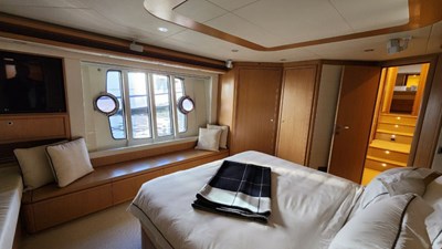 Ferretti 830 5 