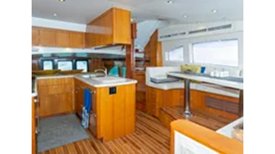 2007 Hatteras 64 Motor Yacht  22 
