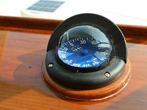 BONHEUR 13 Compass Detail 